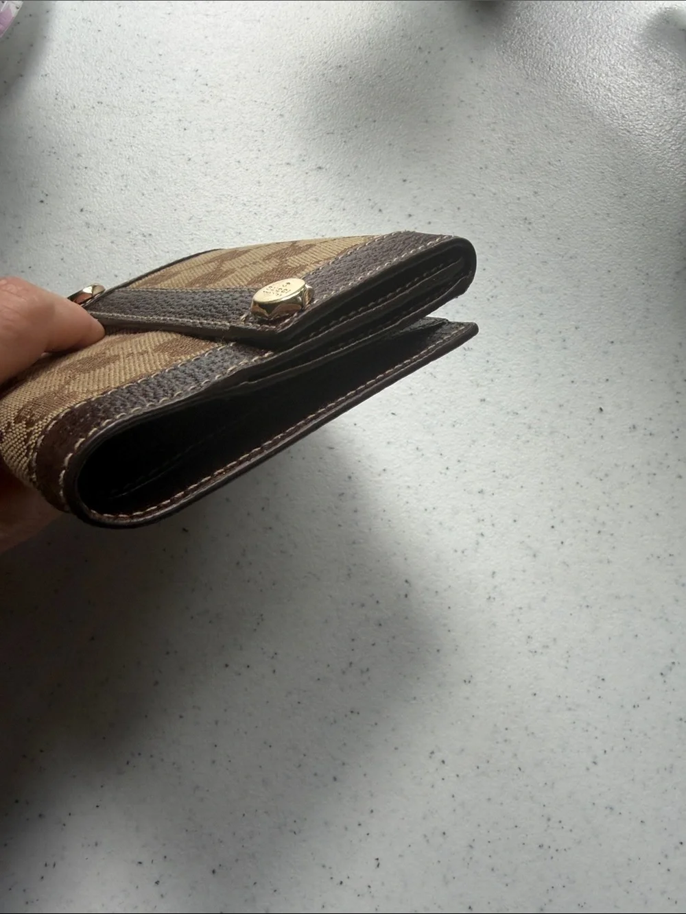 Gucci Tan and Brown GG Canvas Compact Wallet - Picture 3 of 12